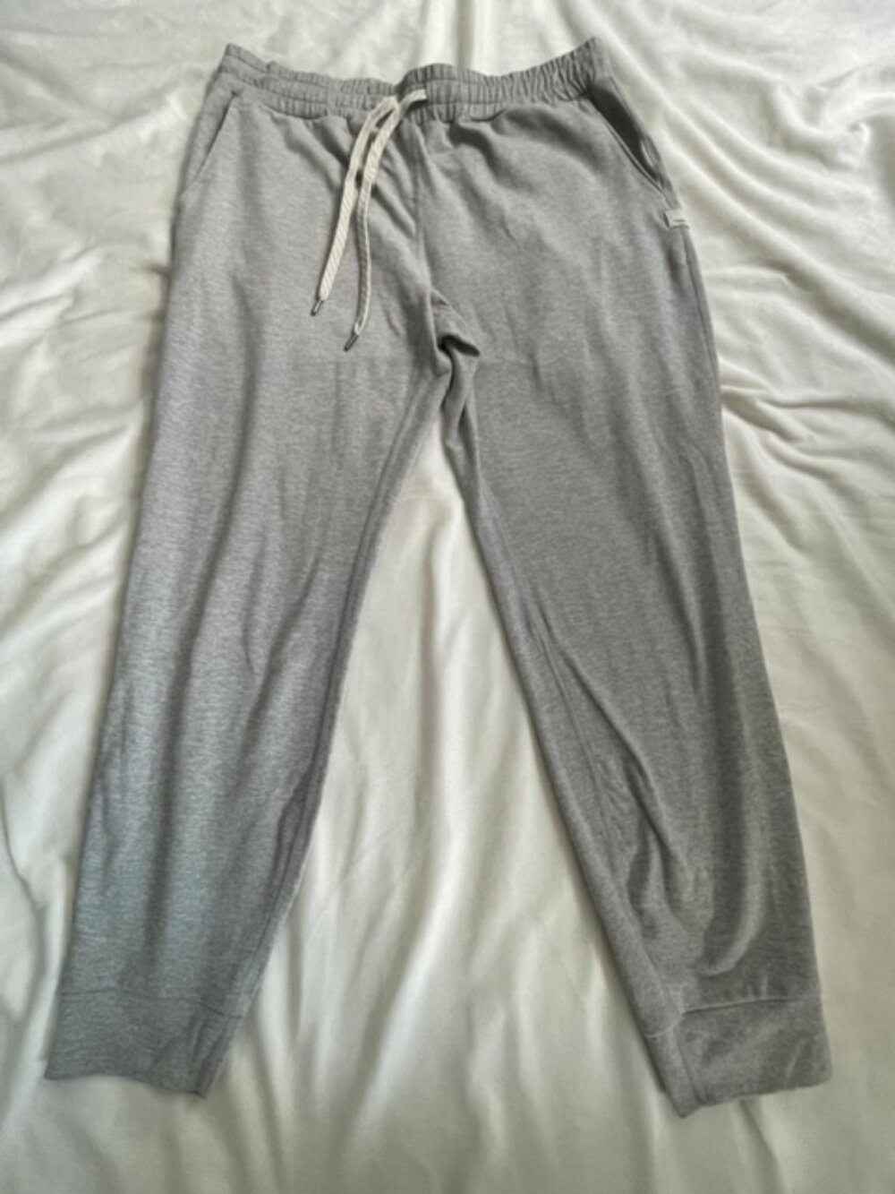 The Vuori Women's Performance Jogger Pants in Gray Heather, Size M are versatile